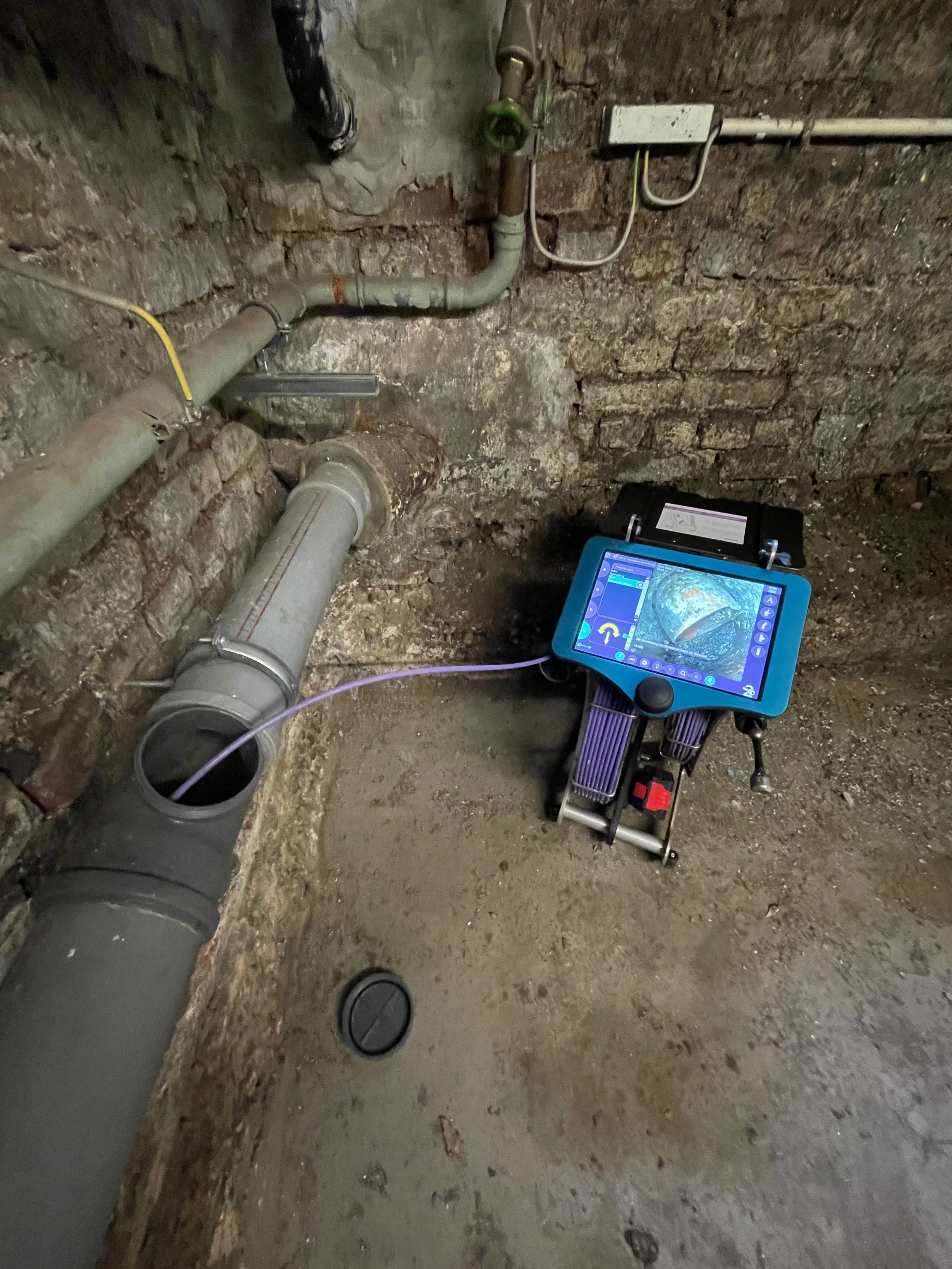 Rohr- und Kanaltechnik in Weeze, Meisterbetrieb Lukas Möhring, Experten für Rohrreinigung und Kanalsanierung, Kanalinspektion mit Kameratechnologie, 24-Stunden-Notdienst Rohrtechnik, Kevelaer, Geldern, Goch, Kleve, Xanten, Kalkar, Uedem, Moers, Issum, Rees